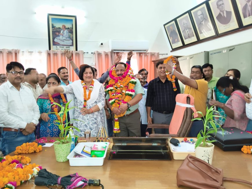 आगरा कॉलेज में वेतनवृद्धि बनी खुशियों की वजह, प्राचार्य के सम्मान में गूंजीं तालियां