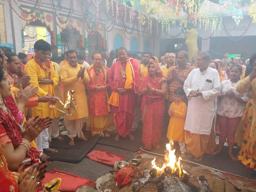 मां पीतांबरा के प्राकट्य उत्सव पर पांच कुंडीय हवन, माता का अभिषेक और कन्या पूजन