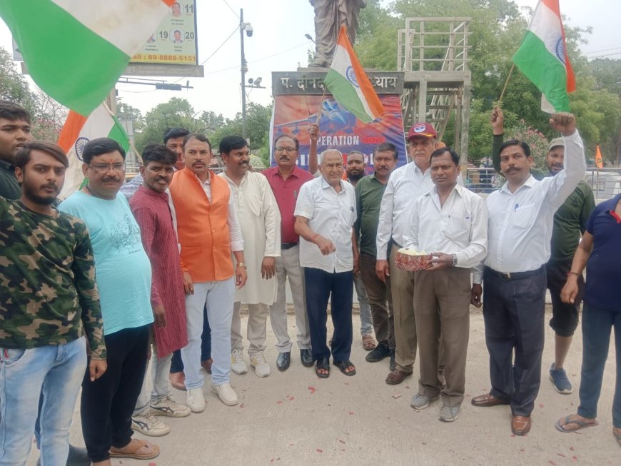 आगरा की आवाज़: सेना की यह कार्रवाई बदला ही नहीं, संदेश भी है, शहर में खुशी