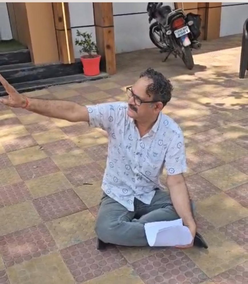 जब थाने में ही वकील को देना पड़ा धरना: मुंशी की बदजुबानी पर थाना प्रभारी को मांगनी पड़ी माफ़ी   