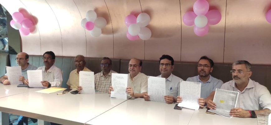 अपनी ही पार्किंग में किरायेदार! संजय प्लेस में नगर निगम की वसूली पर भड़के प्रतिष्ठान मालिक