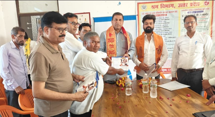 धनौली में श्रम विभाग ने दो दिन लगाया कैंप, अंबेडकर प्रतिमा पर सीढ़ी निर्माण का शिलान्यास