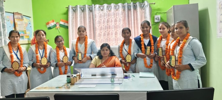 सरकारी स्कूल का कमाल: बिना ट्यूशन-कोचिंग बेटियों ने रचा शत-प्रतिशत सफलता का इतिहास   