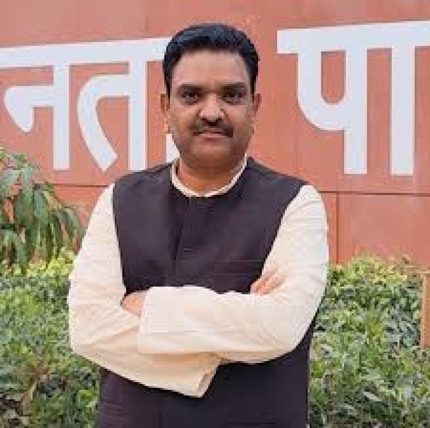 छात्रावास कायाकल्प घोटाले पर मंत्री असीम अरुण की बड़ी कार्रवाई, दो अफसर निलंबित