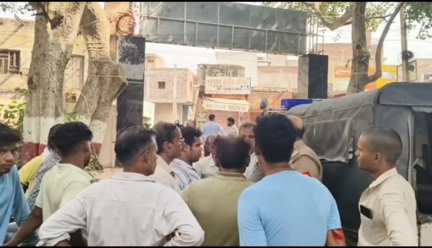 आगरा के गांव में नीम के पेड़ से लटका मिला युवक का शव, हत्या या आत्महत्या? कल से गायब था