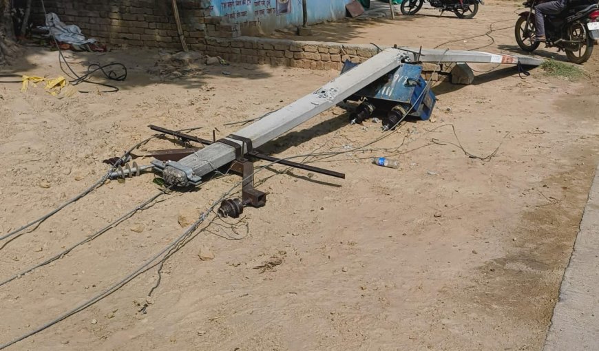 आगरा में कल रात की आंधी का आज तक असर, तमाम जगह विद्युत आपूर्ति भंग, पानी का संकट