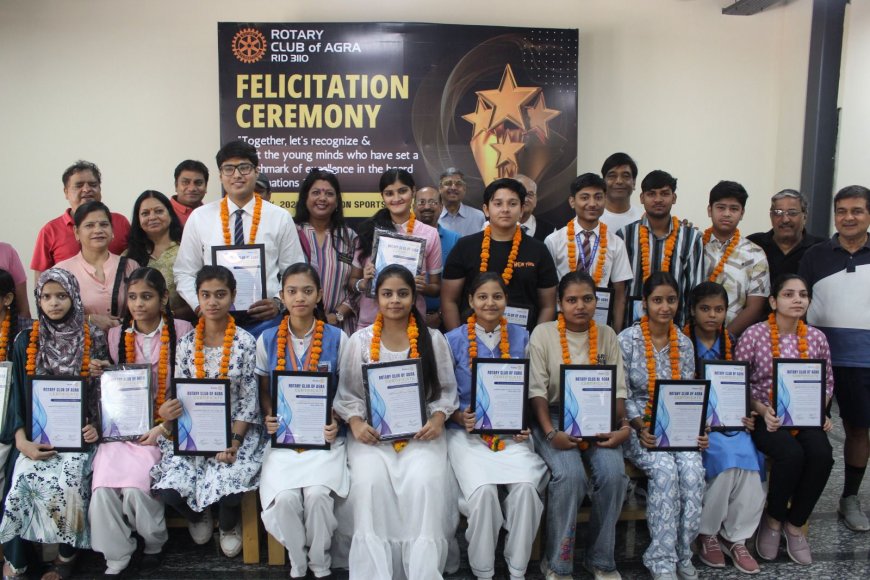 रोटरी क्लब ऑफ आगरा ने मेधावी छात्रों को दिया मंच, 24 प्रतिभाओं का सम्मान