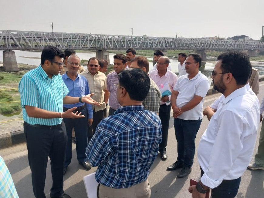 अंबेडकर पुल की खस्ताहाल देख भड़के डीएम, मरम्मत तक बंद किया गया