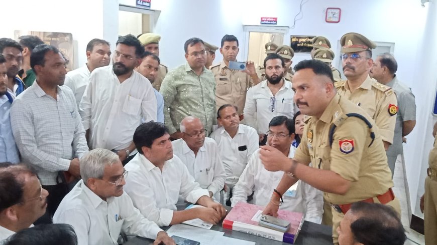 अंबेडकर-बुद्ध के चित्रों वाली फ्लोर टाइल्स से बवाल: सरकार नर्सिंग होम पर बसपाइयों का हल्ला बोल, पुलिस से भिड़ंत