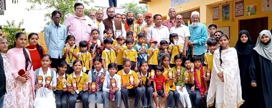 ताजगंज में 500 मीटर बाजार कमेटी ने मेधावी छात्र-छात्राओं को किया सम्मानित