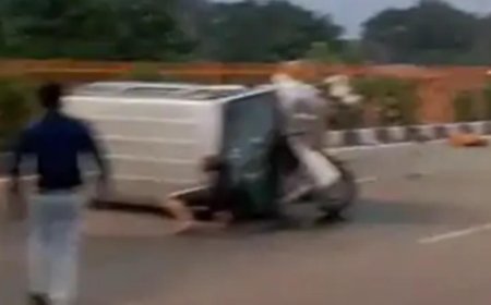 दिल्ली से आ रही कार अरतौनी में डिवाइडर से टकराकर पलटी, पांच घायल