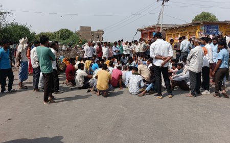 आगरा में सड़क हादसा: टेम्पो-ट्रैक्टर की टक्कर में युवती की मौत, गुस्साए ग्रामीणों ने लगाया जाम