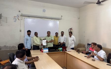 ग्रीष्मावकाश में परीक्षा के विरोध में आगरा कॉलेज स्टाफ क्लब का ज्ञापन, अगस्त में परीक्षा कराने की मांग