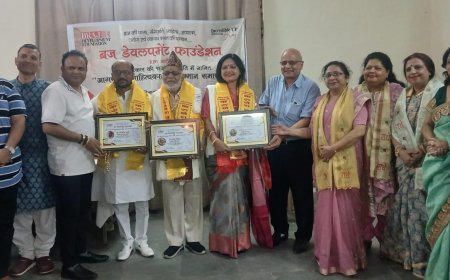 संयुक्त हिंदी सलाहकार समिति में नामित आगरा के तीन साहित्यकारों का अभिनंदन