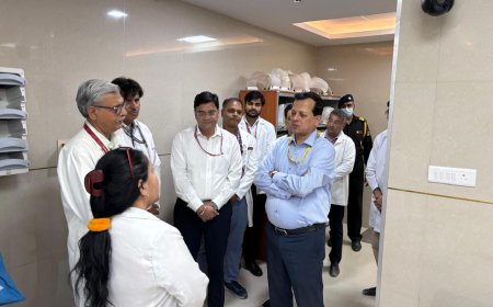 प्रमुख सचिव एसएन मेडिकल कॉलेज पहुंचे, इमरजेंसी में न्यूरो सर्जरी ओटी की स्थापना के निर्देश