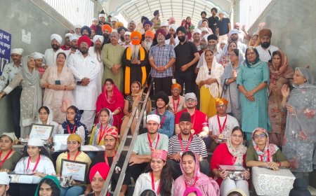 मेधावी बच्चों के चेहरों पर मुस्कान, पंजाबी विरासत ने किया प्रतिभाओं का सम्मान