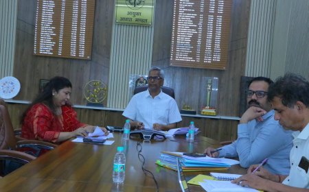 मंडलायुक्त ने राजस्व वादों के शीघ्र निस्तारण के लिए तय की समयसीमा, अधिकारियों को दिए सख्त निर्देश