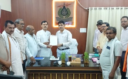 सिल्ट से पटा ड्रेन बना किसानों की तबाही का कारण, सिंचाई विभाग को सौंपा ज्ञापन