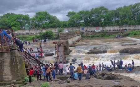 पुणे में ब्रिटिशकालीन पुल गिरा, 30 लोग इंद्रायणी नदी में बहे, अब तक तीन की मौत, रेस्क्यू जारी