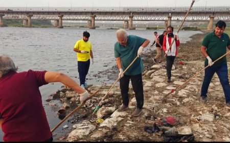 प्लास्टिक मुक्त यमुना तट की ओर आगरा का संकल्प, सफाई अभियान से शुरू हुई नई जागरूकता यात्रा