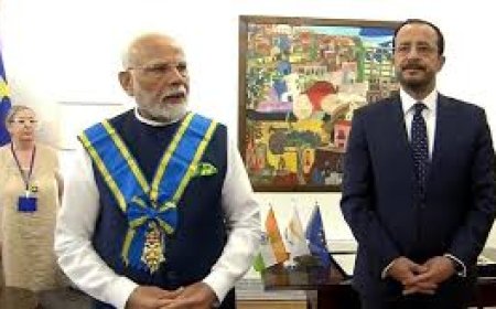 पीएम मोदी को साइप्रस का सर्वोच्च सम्मान, निकोसिया के सांसद ने पैर छुए