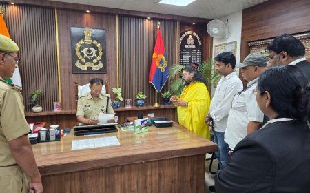 भगवान चित्रगुप्त पर विवादित टिप्पणी से मथुरा में कथावाचक प्रदीप मिश्रा का पुतला फूंका गया