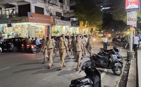 संजय प्लेस में एसीपी का पैदल गश्त, अतिक्रमण और खुले में शराबखोरी पर कार्रवाई, चालान भी काटे गये