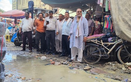 आगरा के शिवाजी मार्केट में घुसा गंदा पानी, काजीपाड़ा नाला चोक हो गया है