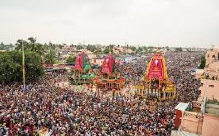 पुरी हादसा, दो पुलिस अधिकारी सस्पेंड, एसपी-डीएम बदले, मृतक आश्रितों को 25 लाख