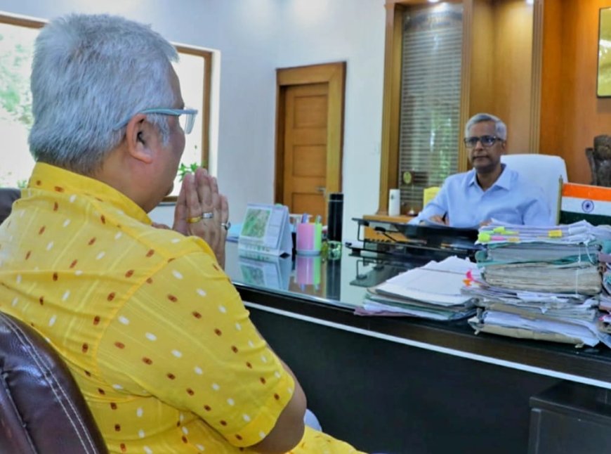 टीटीजेड की पर्यावरणीय चुनौतियों पर रिवर कनेक्ट कैंपेन ने मंडलायुक्त को सौंपा चार्टर