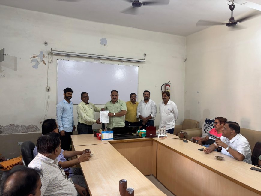 ग्रीष्मावकाश में परीक्षा के विरोध में आगरा कॉलेज स्टाफ क्लब का ज्ञापन, अगस्त में परीक्षा कराने की मांग