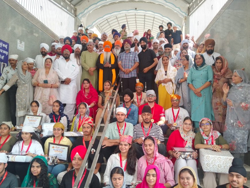 मेधावी बच्चों के चेहरों पर मुस्कान, पंजाबी विरासत ने किया प्रतिभाओं का सम्मान