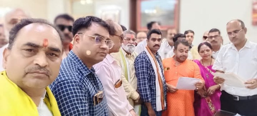 कौशांबी में ब्राह्मण परिवार पर अत्याचार के खिलाफ फूटा आक्रोश, राज्यपाल व मुख्यमंत्री को सौंपा ज्ञापन