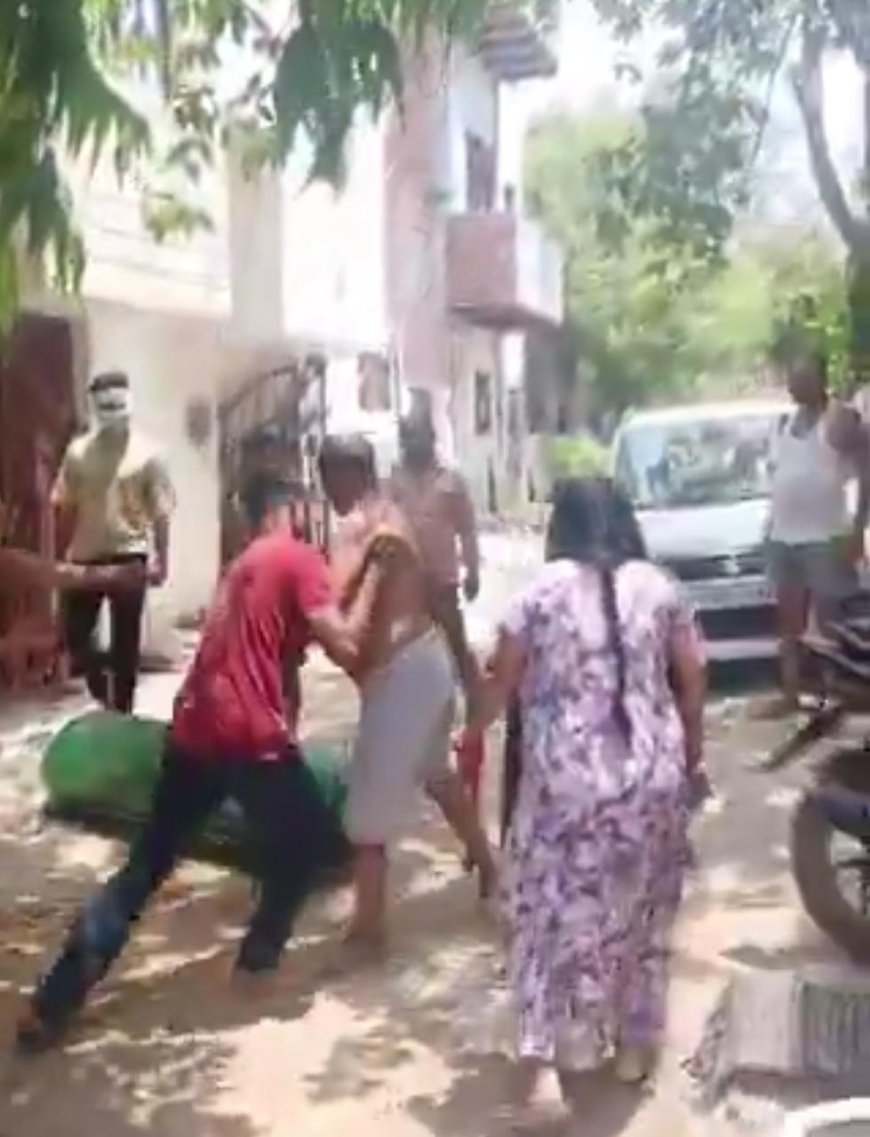 बेटी से छेड़छाड़ का विरोध करने पर युवक ने मां और भाई पर लाठी बरसाई