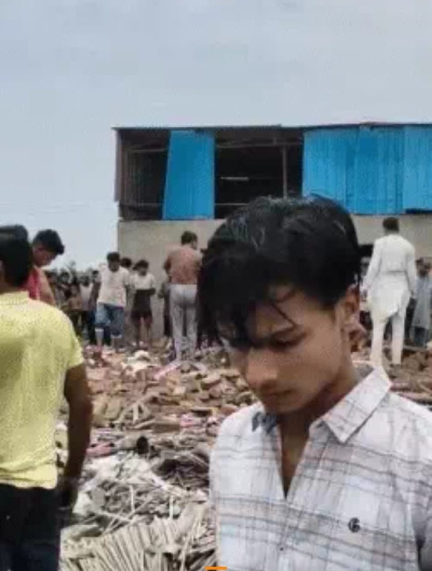 अवैध बारूद बना पांच का काल: अमरोहा में पटाखा फैक्ट्री में विस्फोट, महिलाओं की दर्दनाक मौत