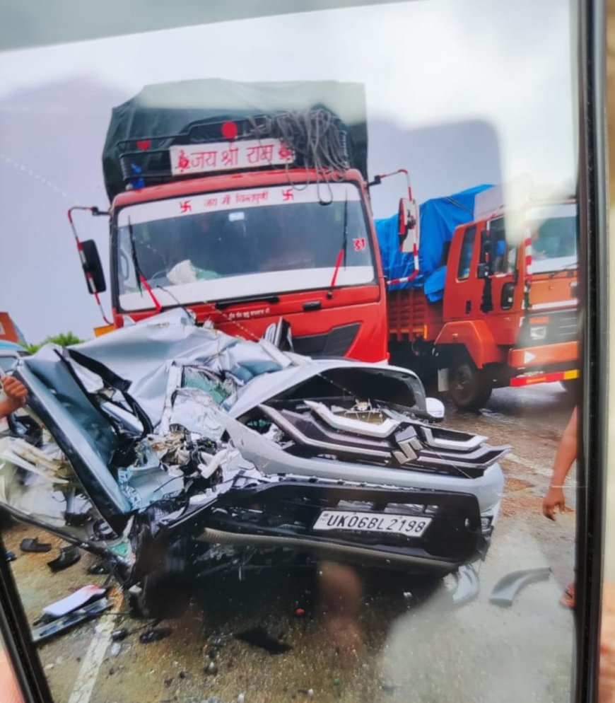 लेखपाल से कानूनगो बने थे, ड्यूटी जाते समय कैंटर ने कार को टक्कर मारी, मौत, पत्नी घायल