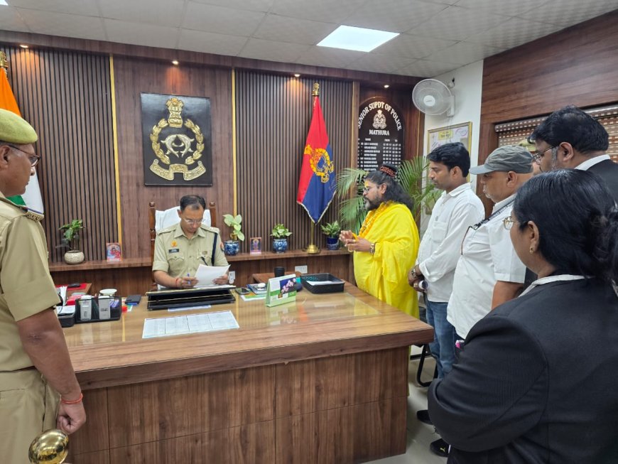 भगवान चित्रगुप्त पर विवादित टिप्पणी से मथुरा में कथावाचक प्रदीप मिश्रा का पुतला फूंका गया