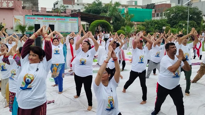 अंतर्राष्ट्रीय योग दिवस पर आगरा हुआ योगमय: जनक पार्क, प्रिल्यूड, ऒगरा कॊलेज, पंचवटी और स्टेडियम में उत्साह