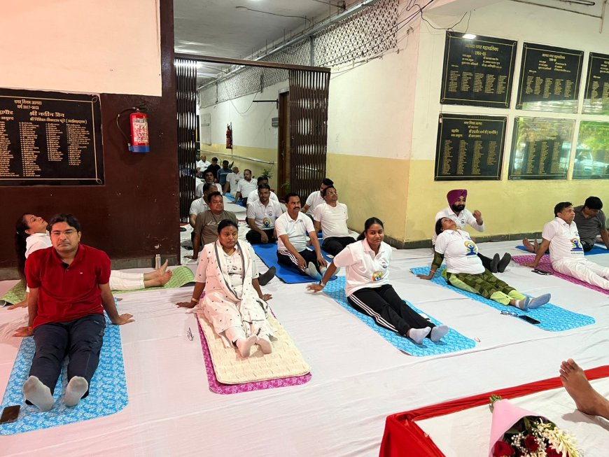 आगरा में शहर से देहात तक सांसद, विधायक और महापौर समेत हर किसी ने साधा योग