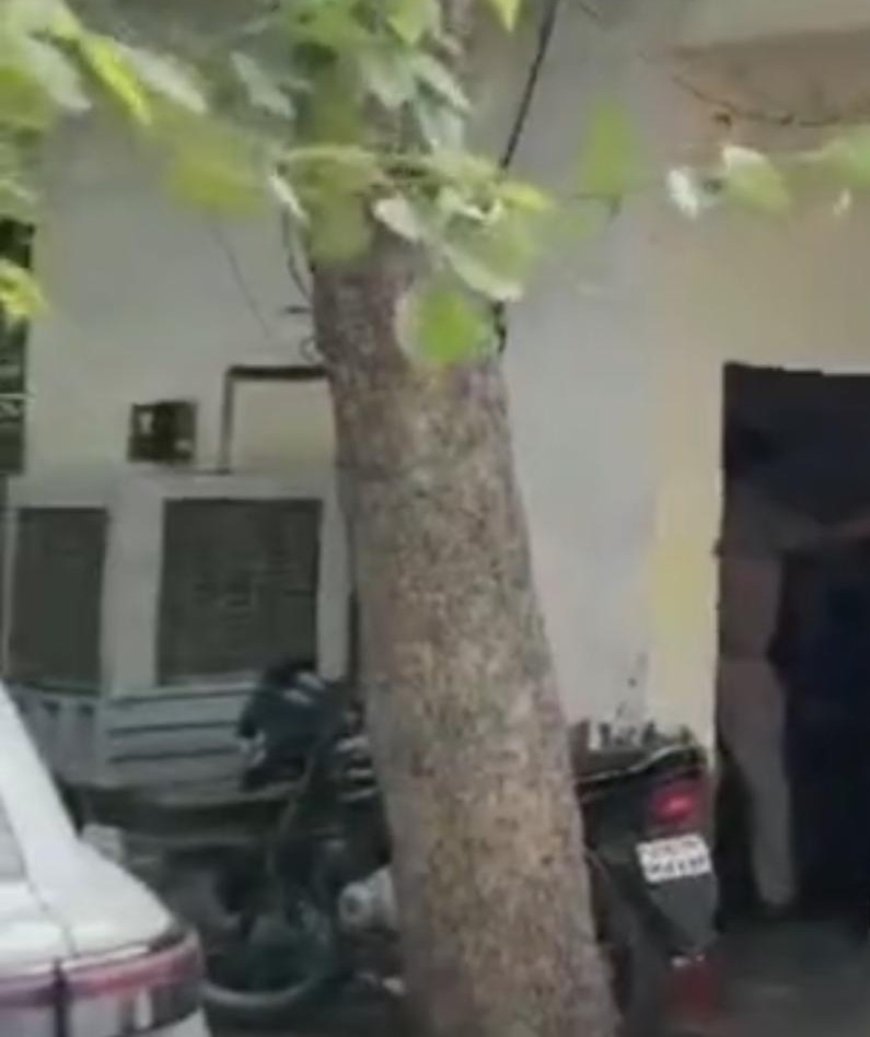 आगरा में बरेली की नारकोटिक्स टीम का छापा, नशीली दवाओं का जखीरा बरामद, दो कारोबारी हिरासत में