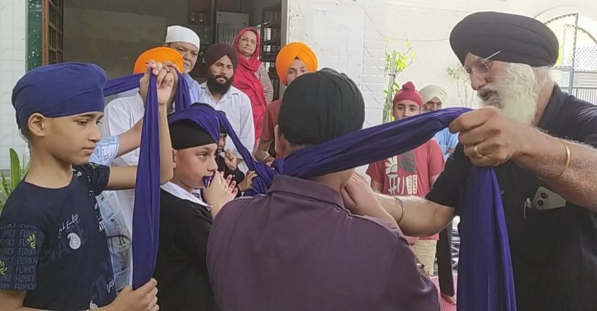गुरमत कैंप के 40वें दिन गुरसिख बच्चों को सिखाई गई 'दस्तार' की मर्यादा