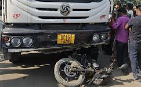 हापुड़ में दर्दनाक हादसा, ट्रक ने बाइक में मारी टक्कर, चार मासूमों समेत पांच की मौत