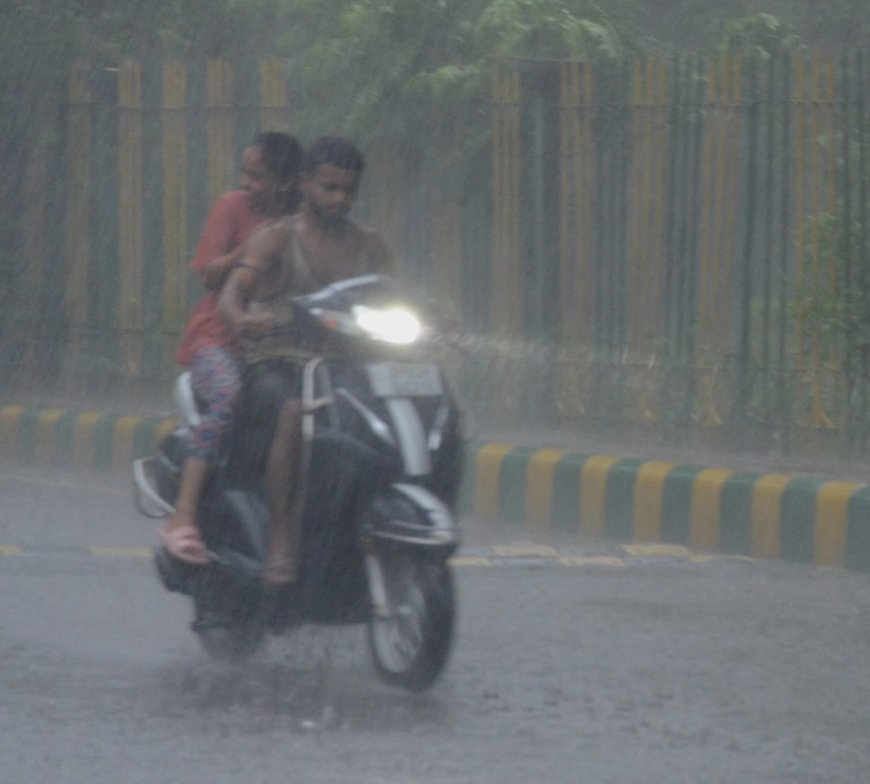 आगरा में रुक-रुक हो रही बारिश से जनजीवन प्रभावित, जलभराव पैदा कर रहा सर्वाधिक परेशानी   