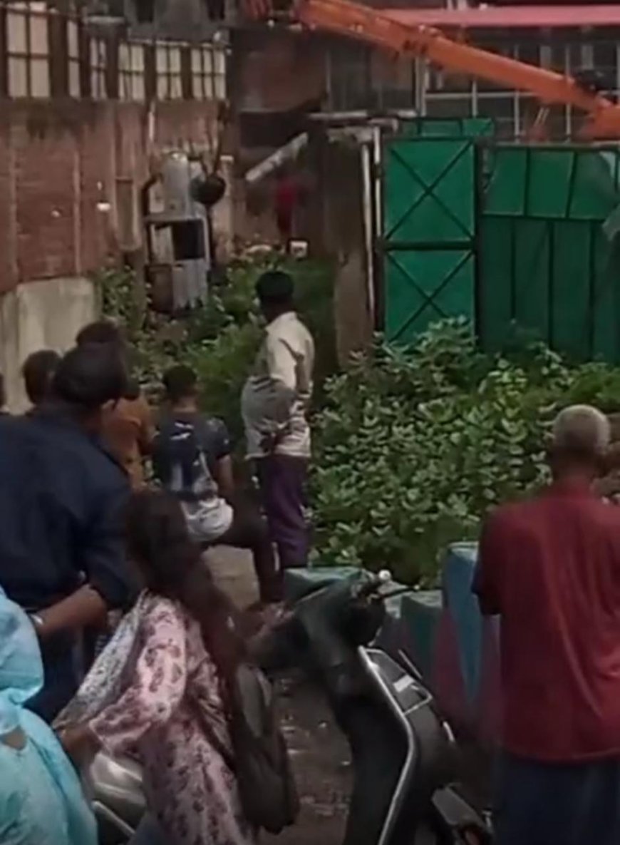 सेंट जॊर्जेज स्कूल यूनिट-2 की वैन बच्चों समेत नाले में गिरी, बड़ा हादसा टला