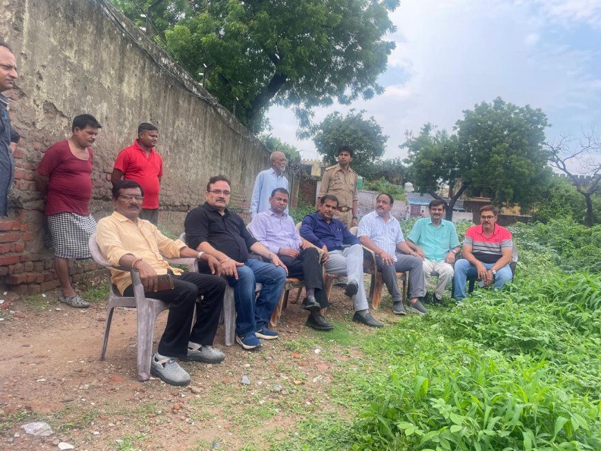 अरबों की खुली जमीन को कब्जे में लेने के लिए आगरा कॉलेज ने शुरू कराया बाउंड्रीवाल का निर्माण, कैमरे लगवाए