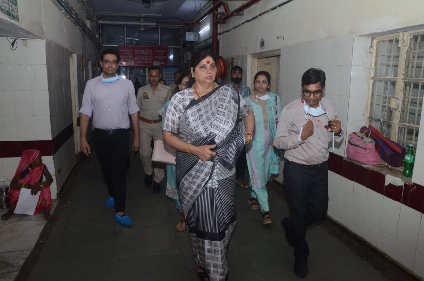 दुष्कर्म से पीड़ित बच्ची से अस्पताल मिलने पहुंची राज्य महिला आयोग की अध्यक्ष 