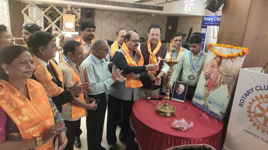 रोटरी क्लब ऑफ आगरा नीयो की नई टीम ने संभाला कार्यभार, डॉ. योगेश सिंघल बने अध्यक्ष