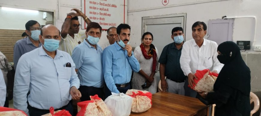 बरेली में टीबी मरीजों को मिली संजीवनी: केमिस्ट वेलफेयर एसोसिएशन ने वितरित की पोषण पोटली