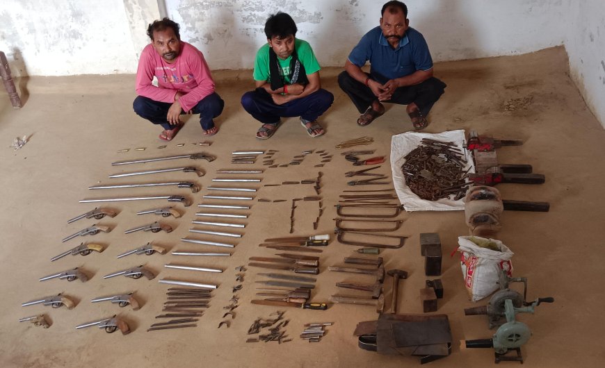 लखनऊ के बाद अलीगढ़ में हथियार फैक्ट्री का भंडाफोड़, एसटीएफ की बड़ी कार्रवाई में तीन गिरफ्तार