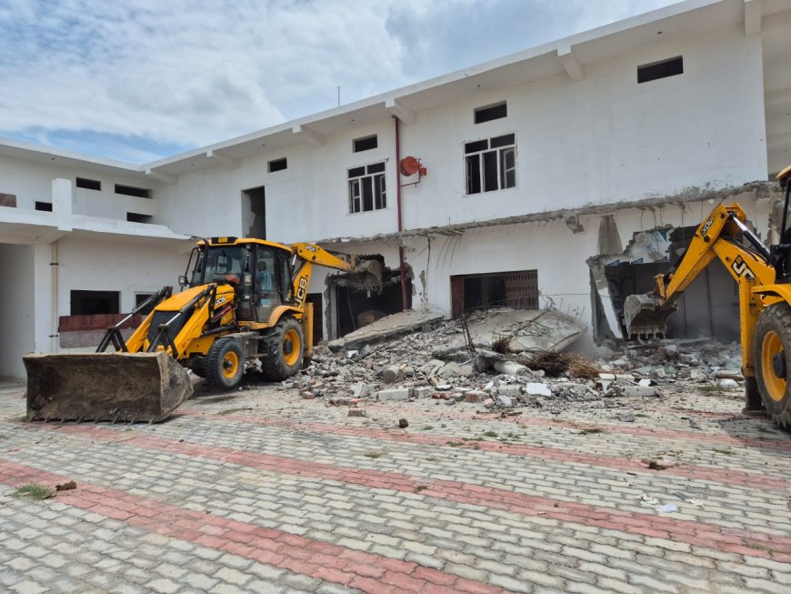 छांगुर बाबा की 40 कमरों की आलीशान कोठी जमींदोज, एटीएस की गिरफ्त में नीतू उर्फ नसरीन